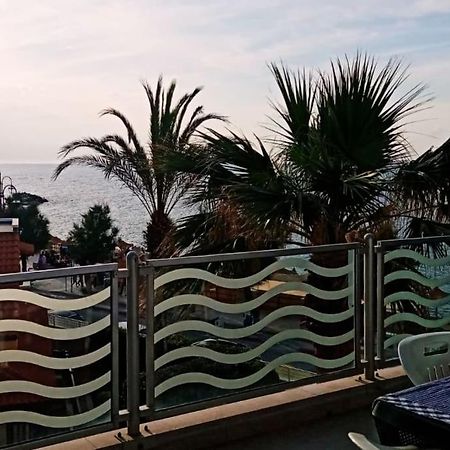 Casa Flora A Due Passi Dal Mare Lägenhet Giovinazzo Exteriör bild