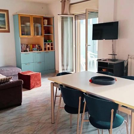Casa Flora A Due Passi Dal Mare Lägenhet Giovinazzo Exteriör bild