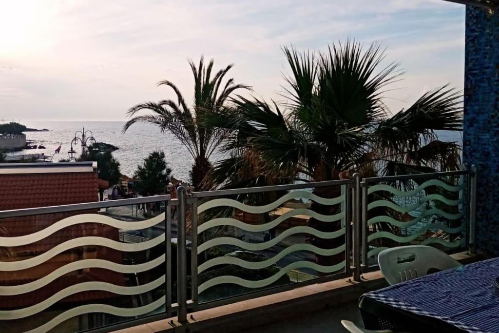 Casa Flora A Due Passi Dal Mare Lägenhet Giovinazzo Exteriör bild